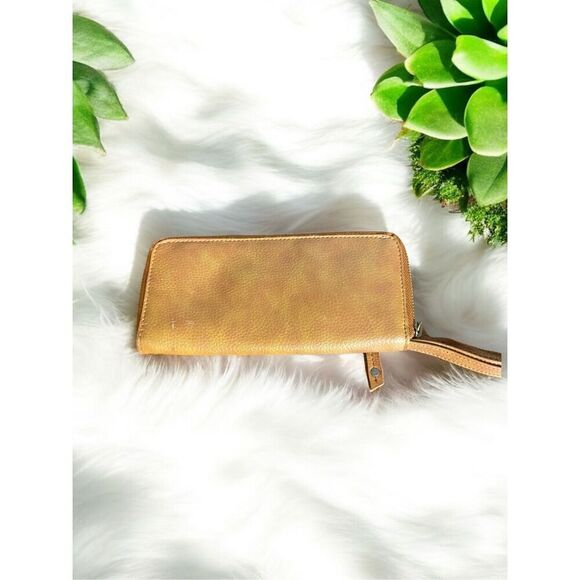 Free People Distressed Tan Color Vegan Leather Full Zip Wallet Wristlet Clutch - Picture 3 of 4
